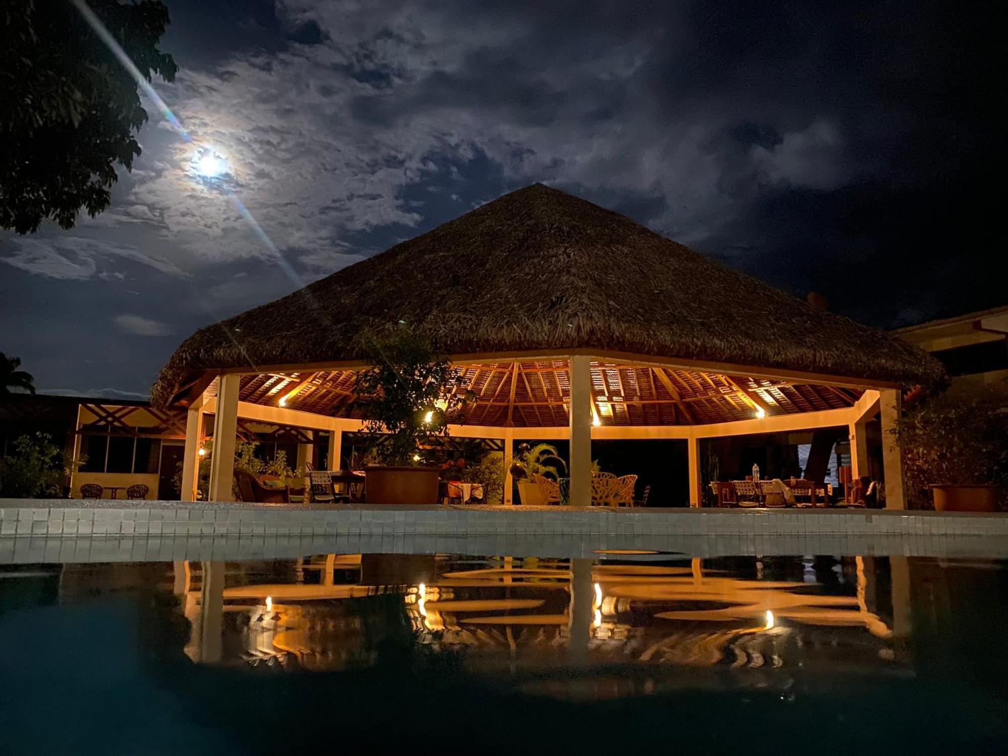 Hotel Santo Vanuatu Luganville Exteriör bild