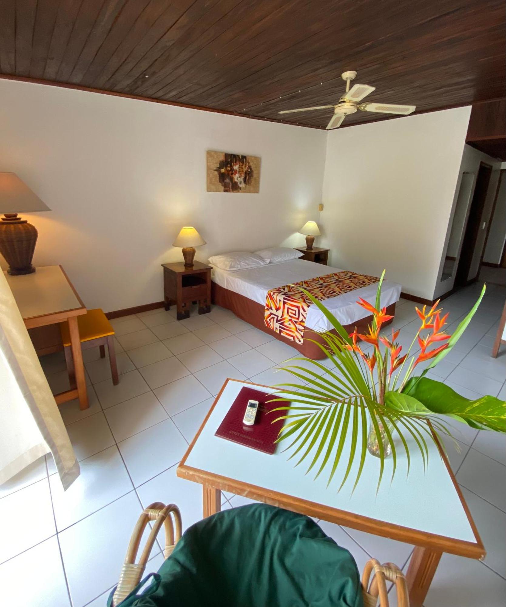 Hotel Santo Vanuatu Luganville Exteriör bild
